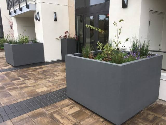 SQAURE PLANTER BOX
